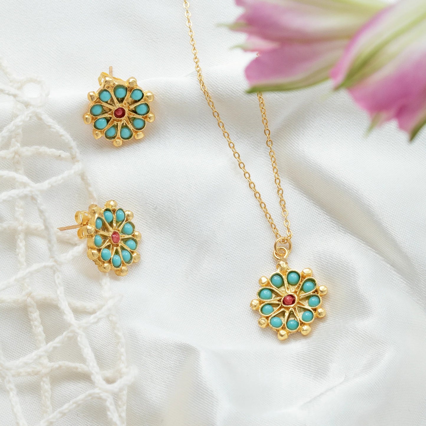 Smykke Marigold Turquoise and Red Agate Beaded Pendant Necklace