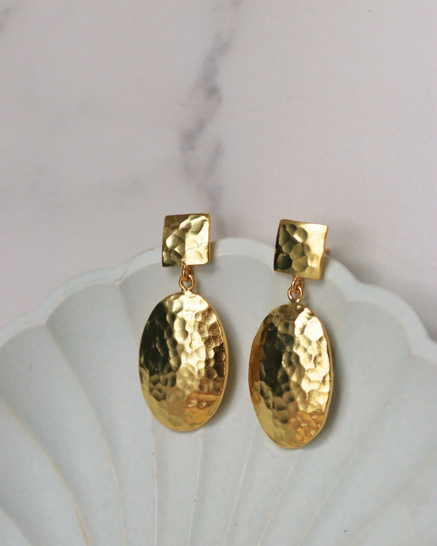 Øredobber Desiree Hammered Drop Stud Earrings