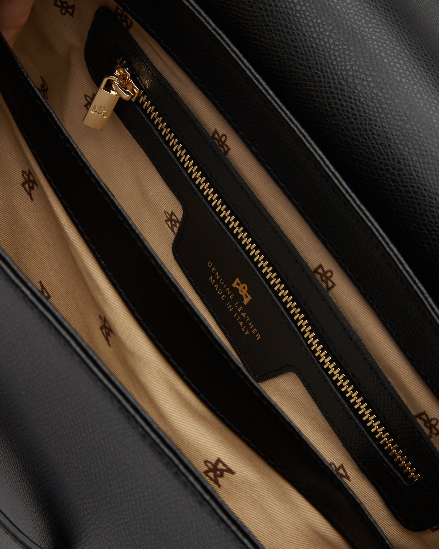 Veske Maia Large Flap Bag. Nero