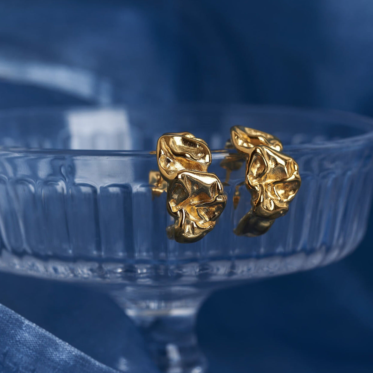Øredobber Crumpled Gold Hoops