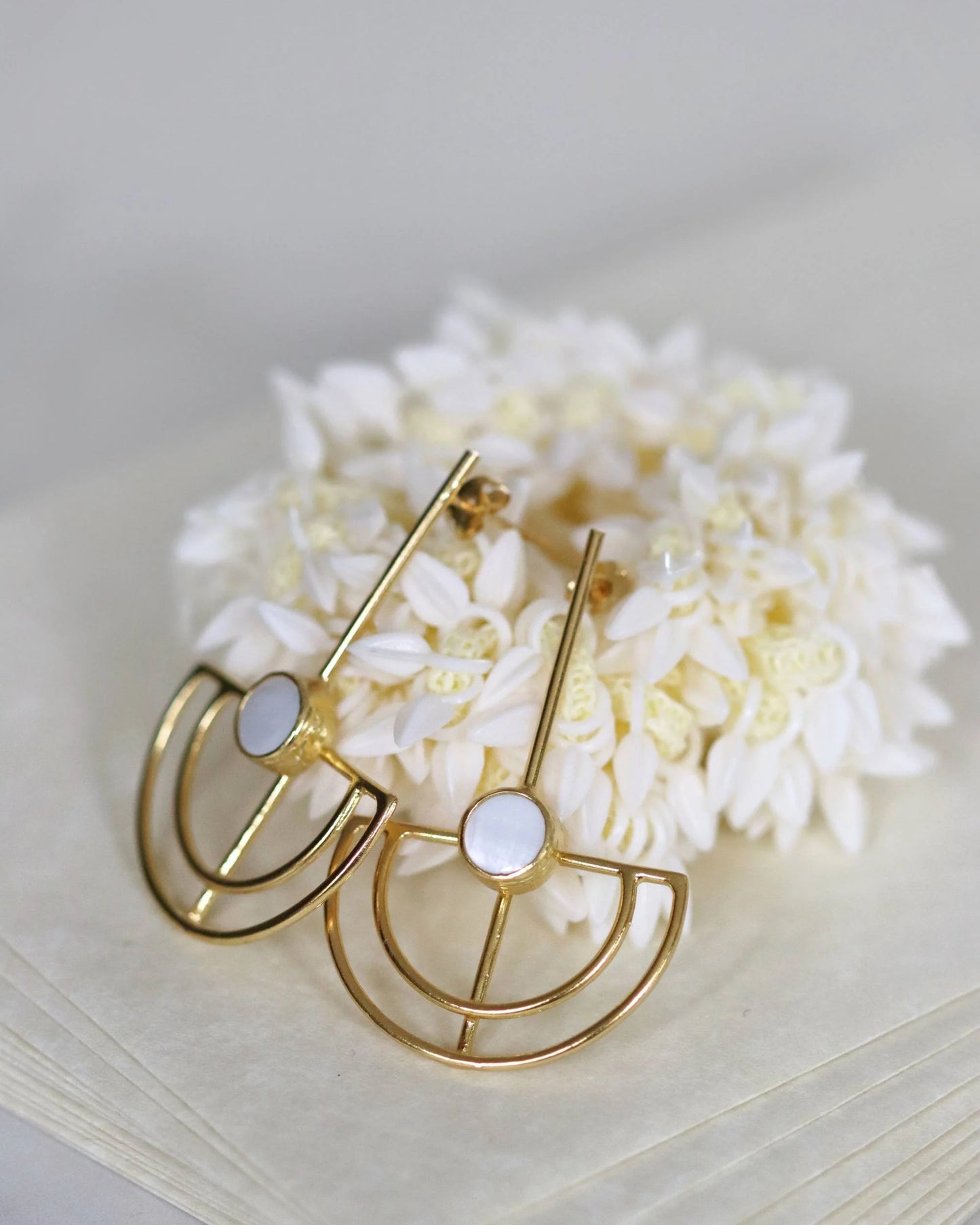 Øredobber Elise Mother of Pearl Drop Stud Earrings