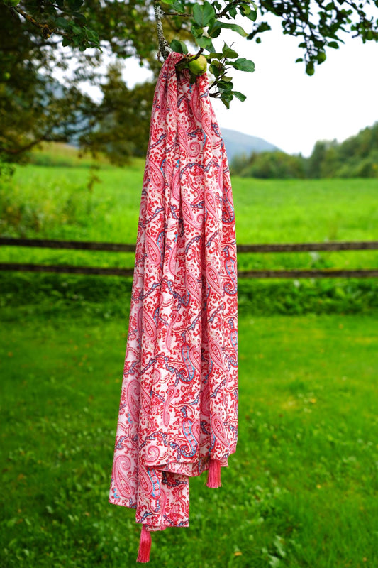 Sjal Yuliana, Silkeblanding