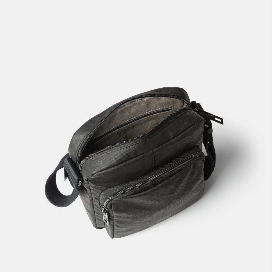 Veske Act Crossbody. Black