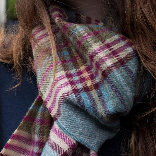 Skjerf 100% merinoull. Teal and Berry Check