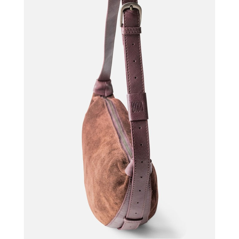 Loa crossbodyveske – i burgunder semsket skinn BIBA