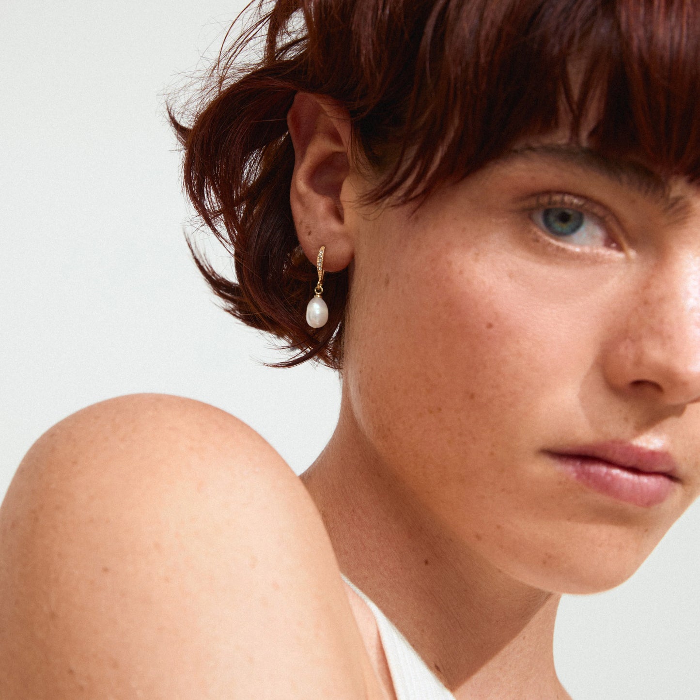 Øredobber JASMIN perleøredobber gullbelagt