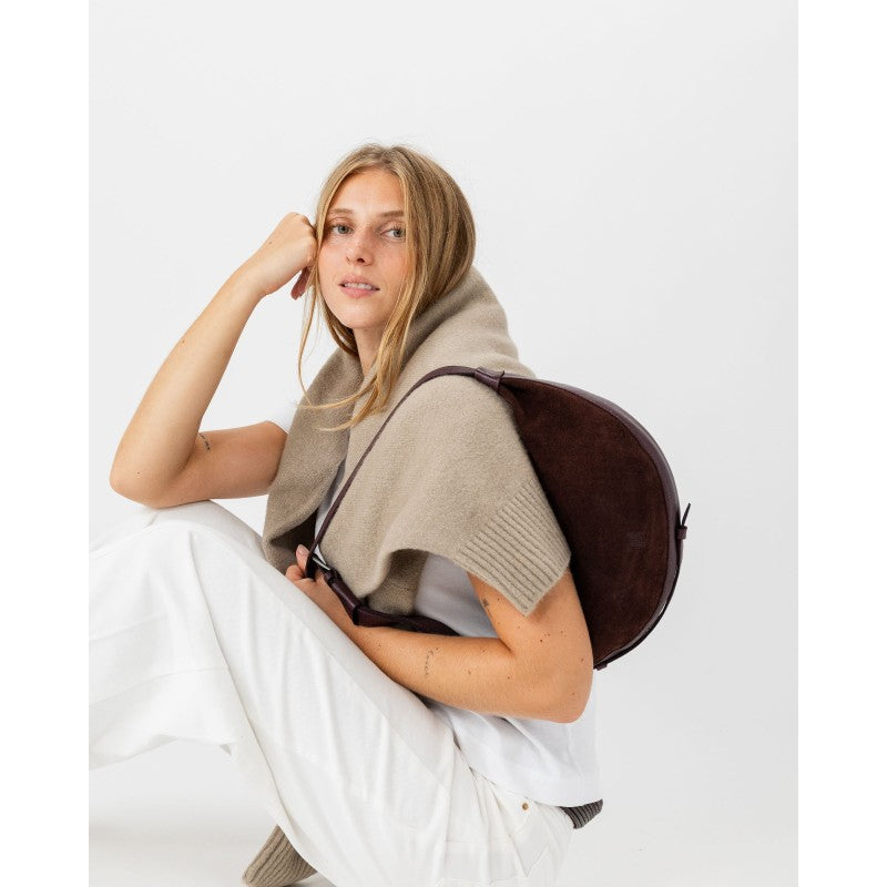 Loa crossbodyveske – i burgunder semsket skinn BIBA