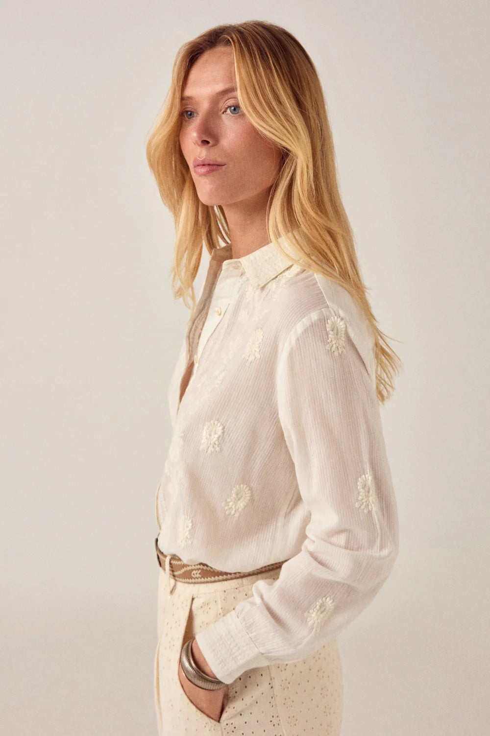 Dalia Ring Off White bluse – brodert Maison Hotel