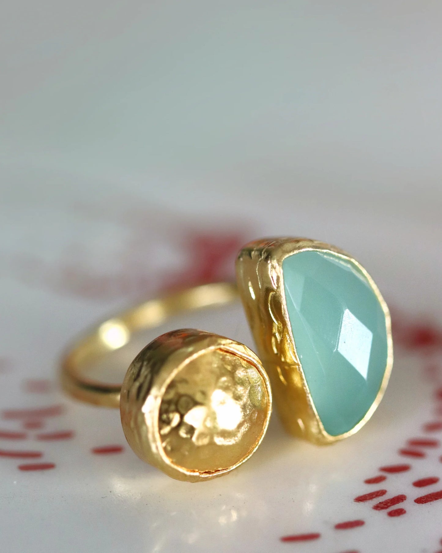 Ring Mina Aqua Chalcedony Cocktail Ring