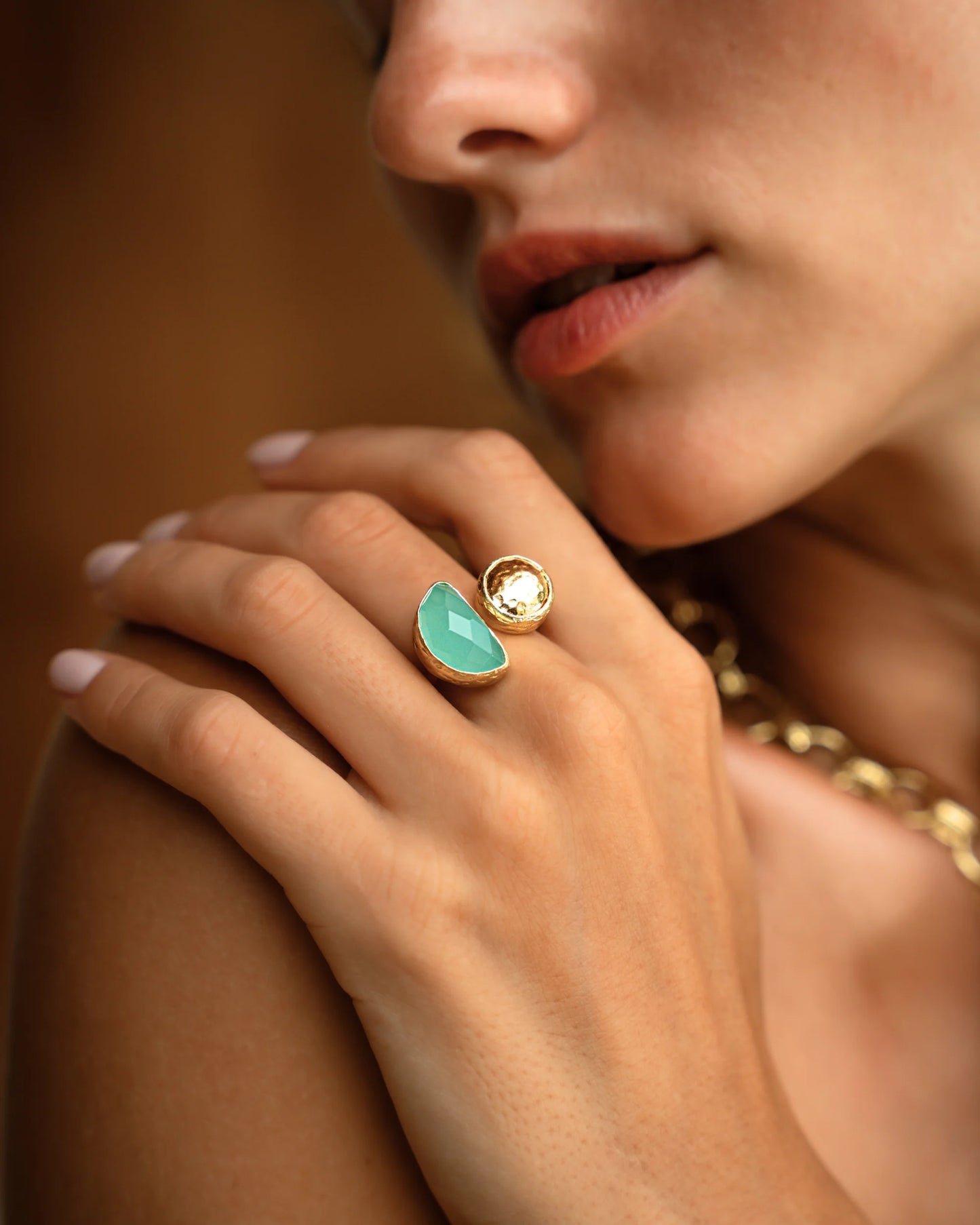 Ring Mina Aqua Chalcedony Cocktail Ring