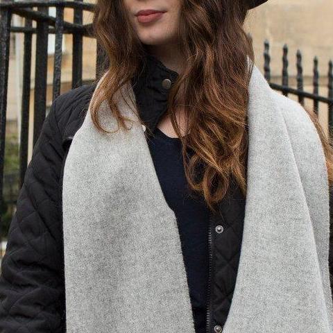 Skjerf 100 % merinoull. Silver Grey